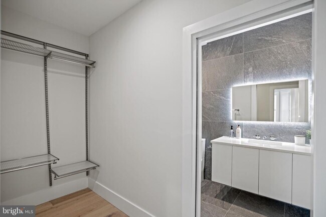 Building Photo - 1128 6th St NW
