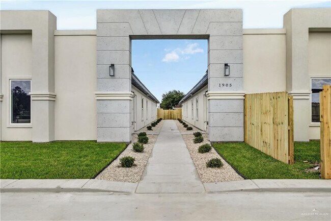 Building Photo - 17 Monaco Dr