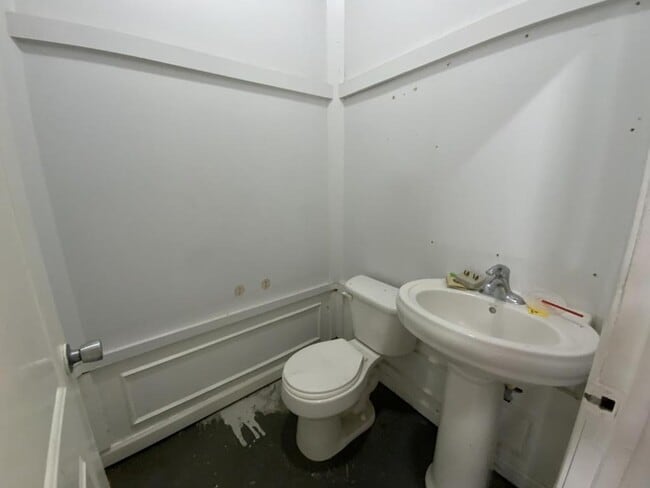 Building Photo - 61 E Main St