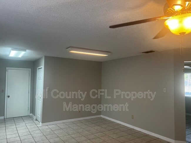 Building Photo - 7739 Range Dr