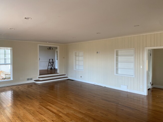 Building Photo - 16152 Glen Rd