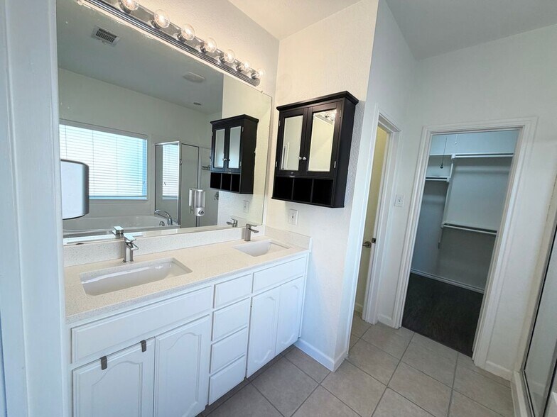 Building Photo - 3917 Old Richwood Ln