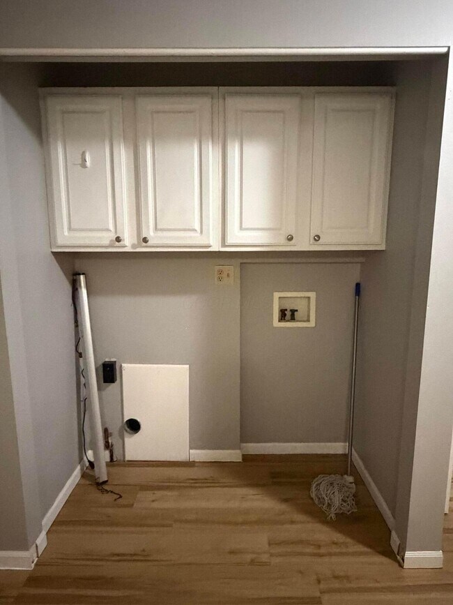 Building Photo - 346 Main St