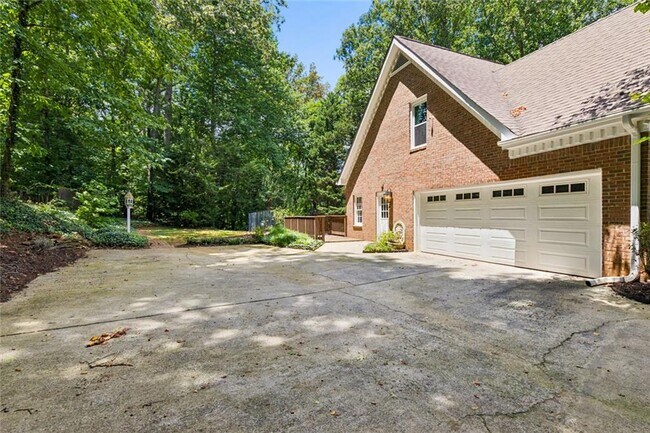 Building Photo - 210 Willow Lk Cv