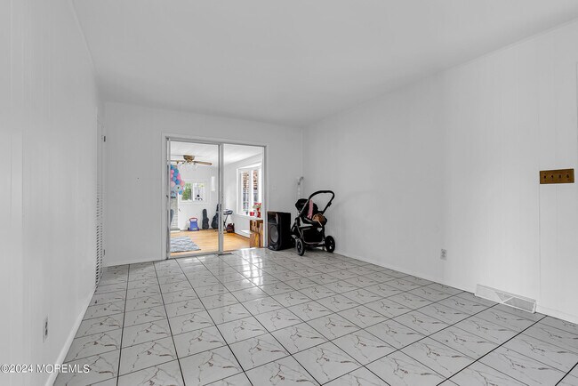 Building Photo - 36 Community Dr