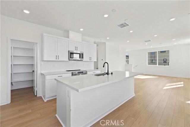 Building Photo - 12985 Royale Dr