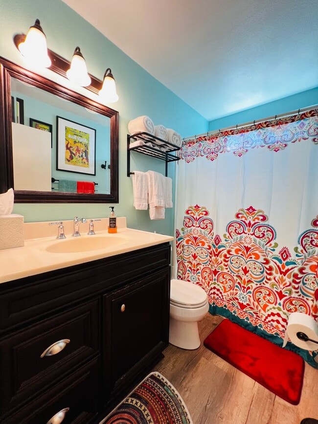 Building Photo - Beautiful 4 bedroom 2 bath House, with man...