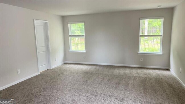 Building Photo - 327 Vly Oak Dr