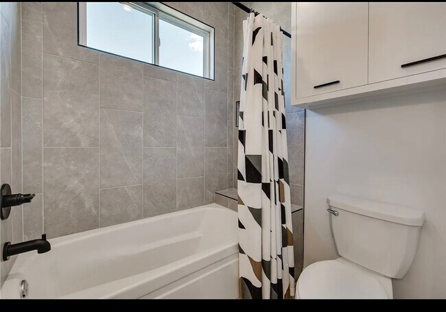 Building Photo - Downtown Okc' s finest!   Sophisticated, C...