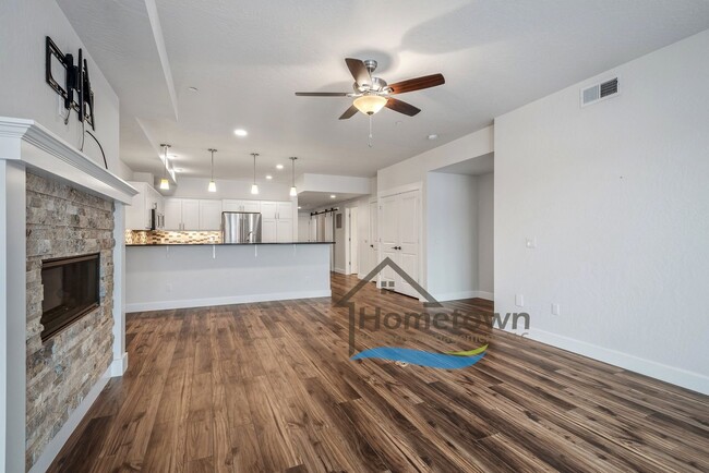 Building Photo - 3 Bedroom 2 Bathroom Condominium with 1-Ca...