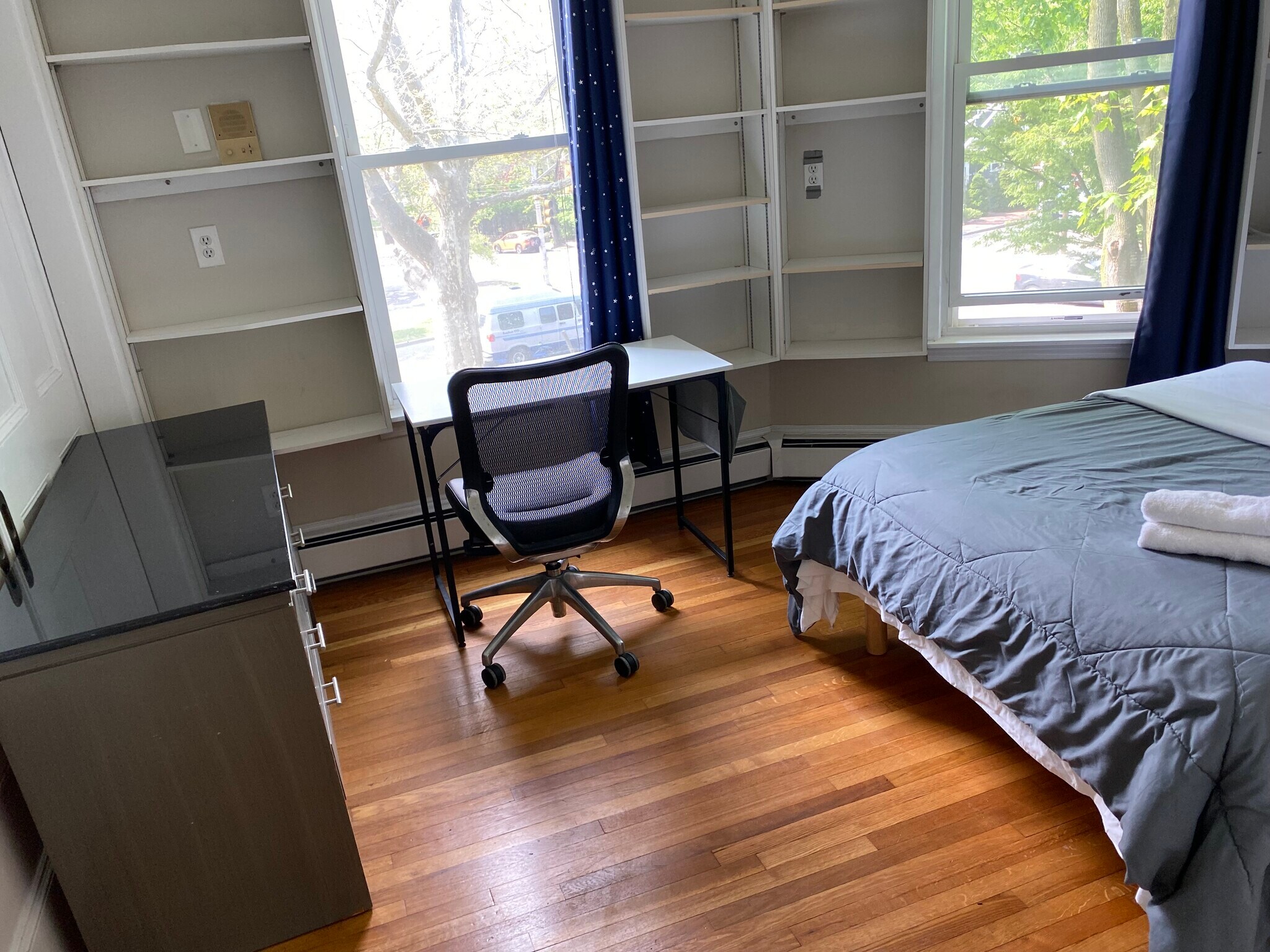 Building Photo - 1000 Memorial Dr