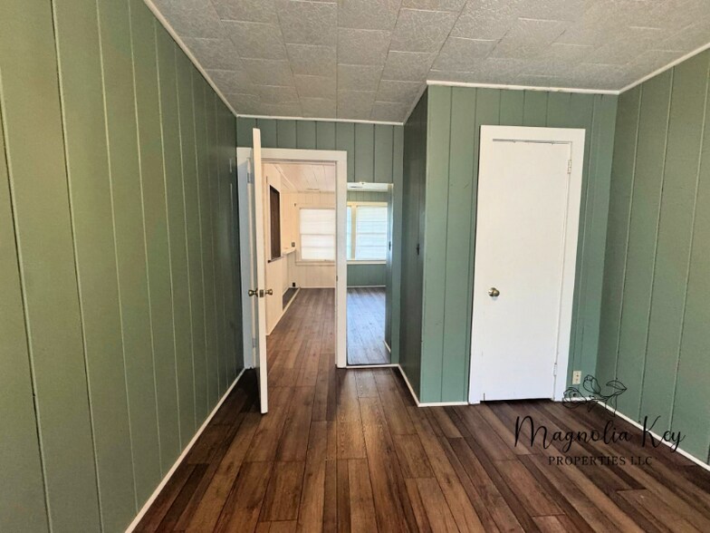 Building Photo - 7203 Porcher Dr