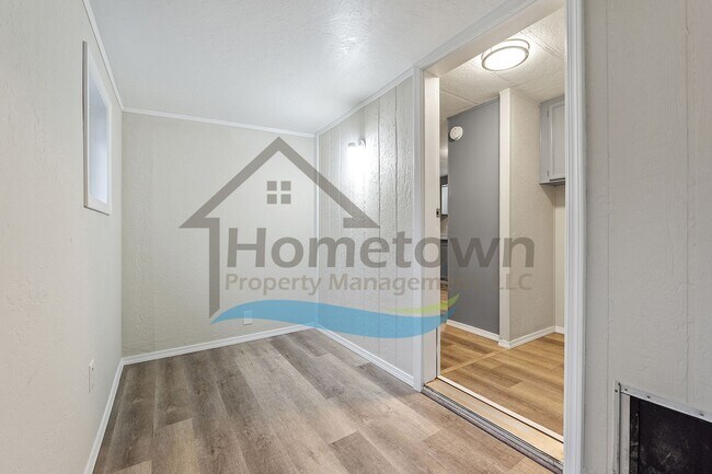 Building Photo - 2-Bedroom 2-Bathroom Home with Off-Street Parking Available in Coeur d’Alene!