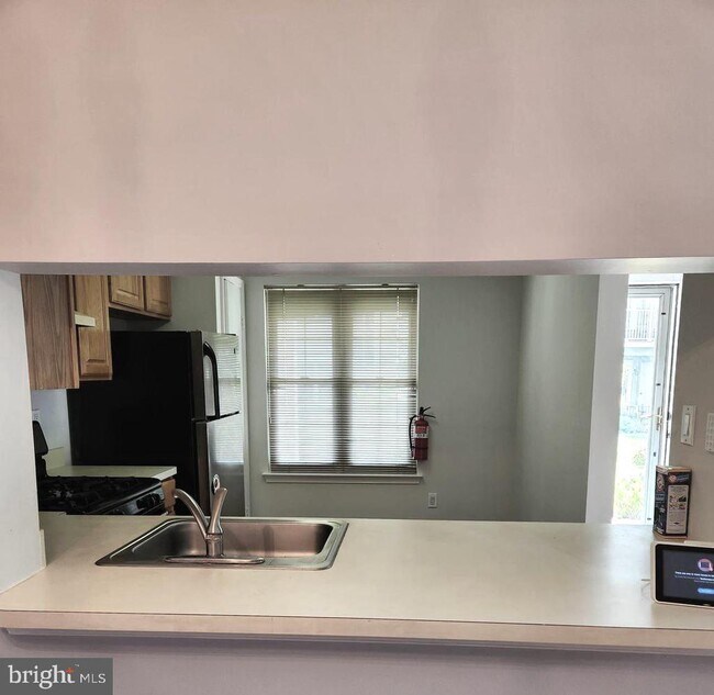 Building Photo - 4003A Saxony Dr