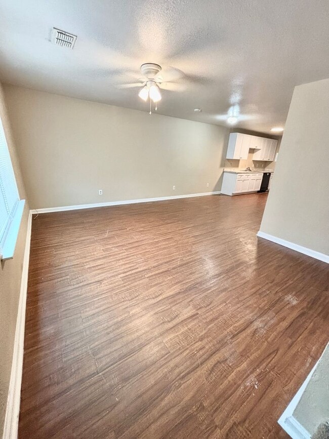Building Photo - Modern 4BR/4BA Townhouse Near FAMU & North...