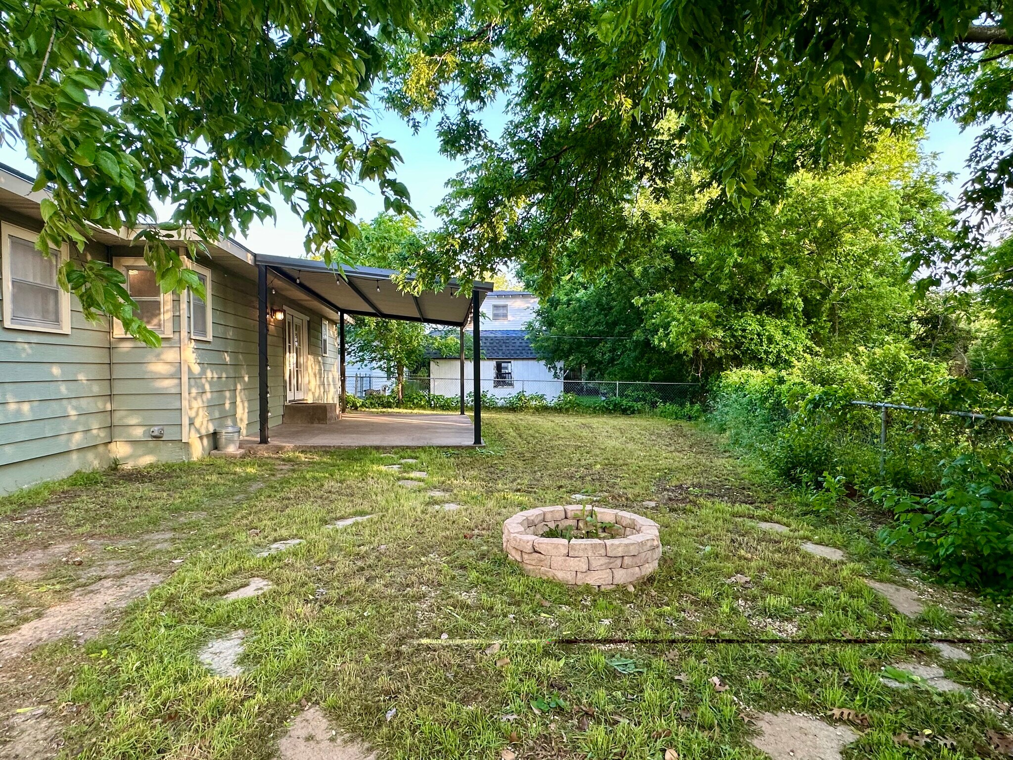 Building Photo - 1316 Eastview Dr