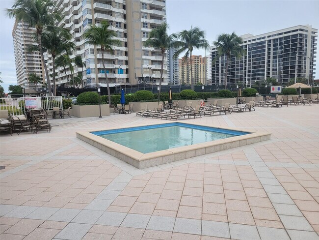 Building Photo - 1985 S Ocean Dr