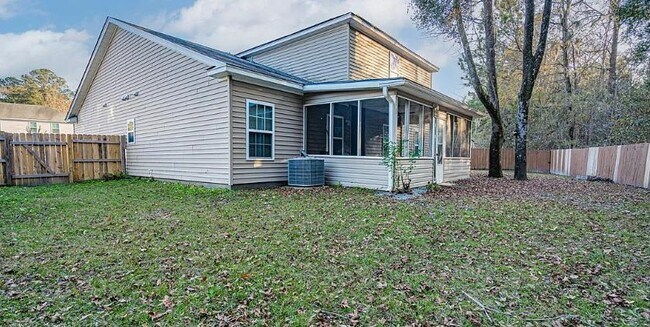 Building Photo - 114 Sunny Dr