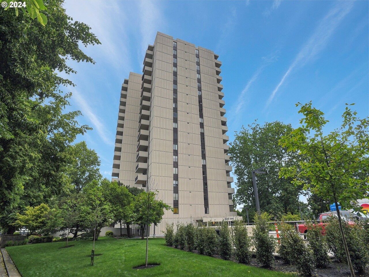 Building Photo - 2211 SW 1st Ave
