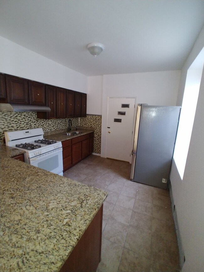 Building Photo - 28 N 50th St