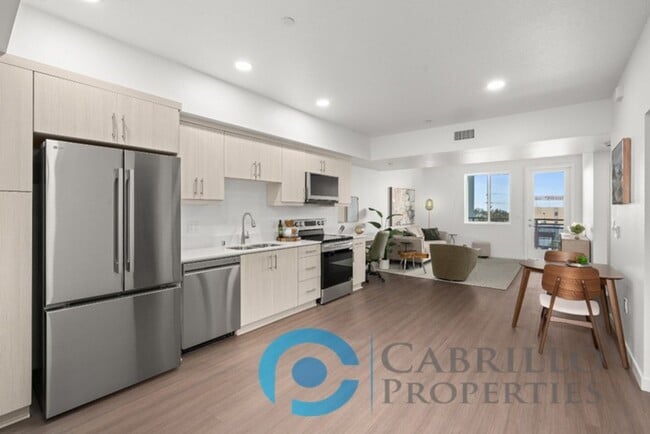 Interior Photo - Vadara West