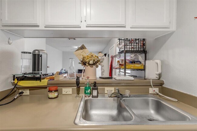 Building Photo - 3115 Helms St