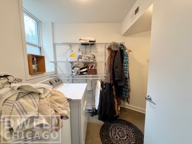 Building Photo - 2121 N Albany Ave