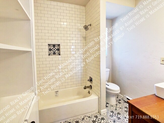 Building Photo - 1132 W Kiowa St