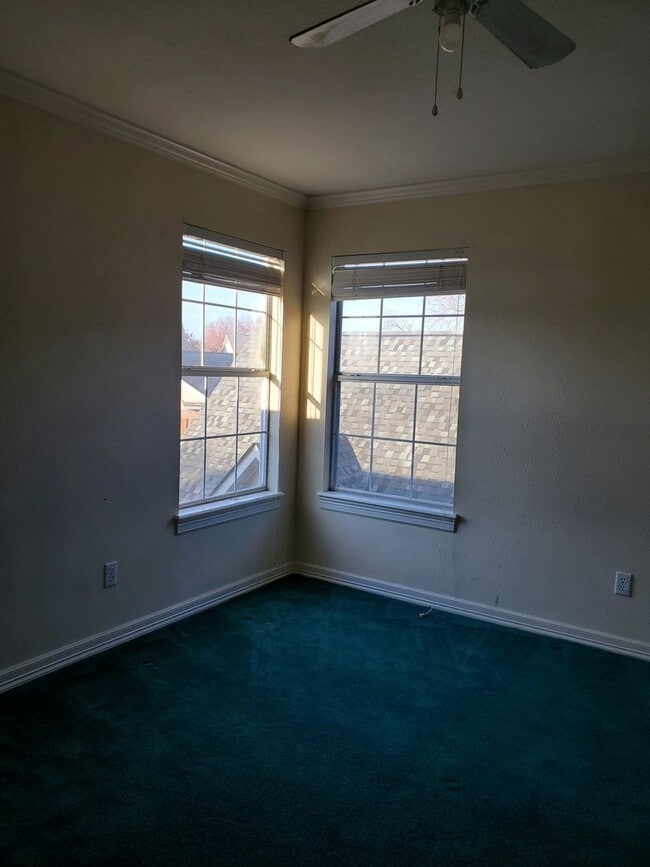Building Photo - 3635 Green Acres Dr