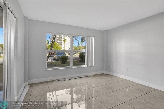 Building Photo - 4156 Inverrary Dr