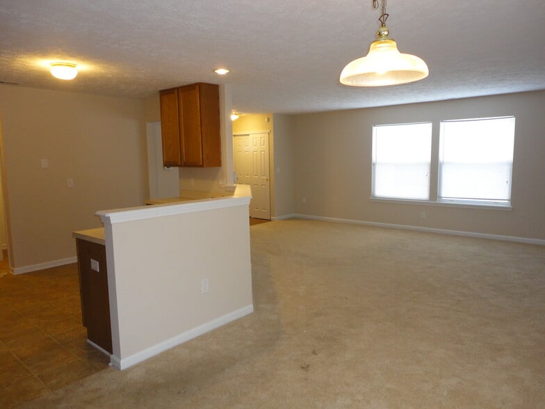 Building Photo - 2820 Dawnlake Dr