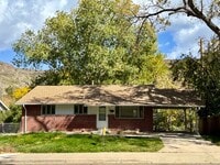 Building Photo - 5-Bedroom in Golden