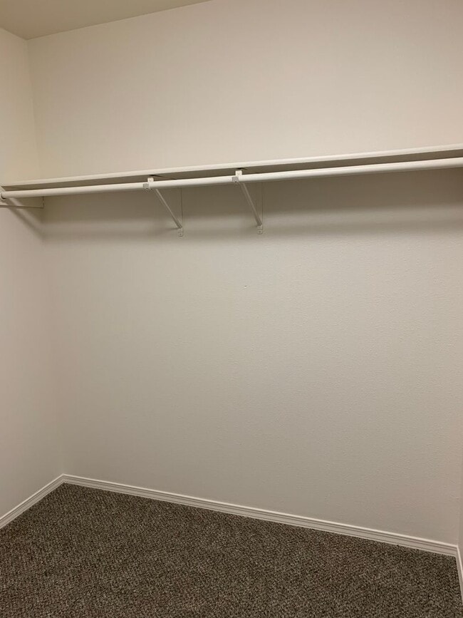 Building Photo - 3 Bdrm, 1 & 1/2 Ba | Muldoon & Tudor area | AVAILABLE NOW!!