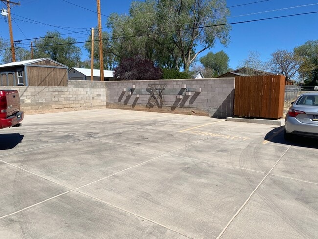 Building Photo - 444 E Montezuma Ave