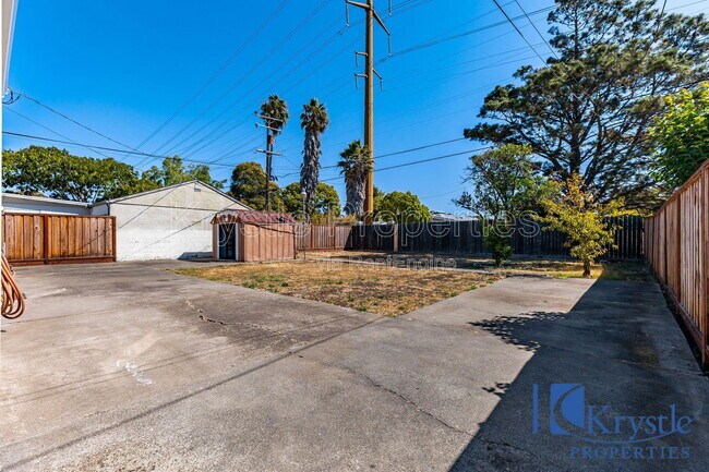 Building Photo - 1038 Thelma Ave