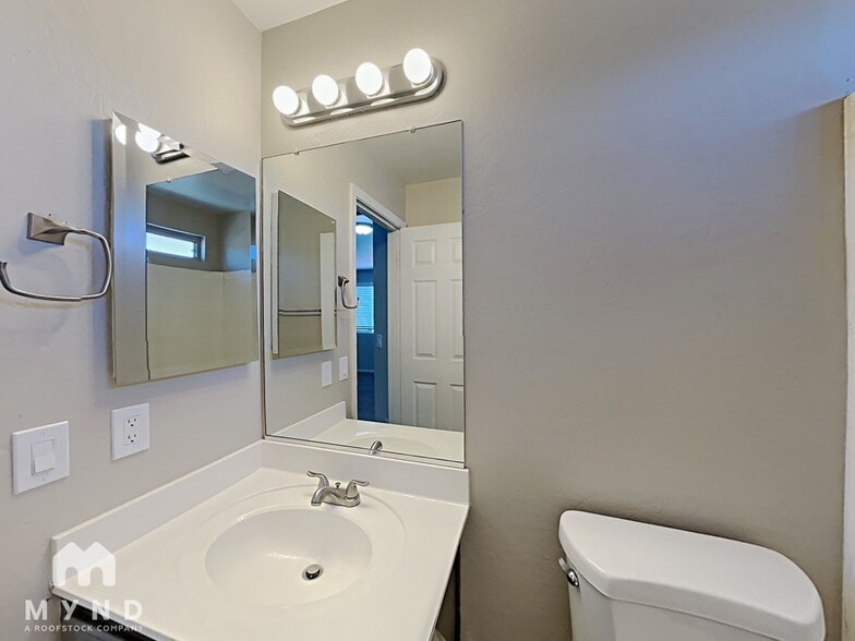Building Photo - 12105 W Flores Dr
