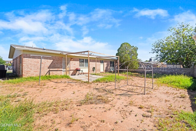 Building Photo - 5712 Longview Dr