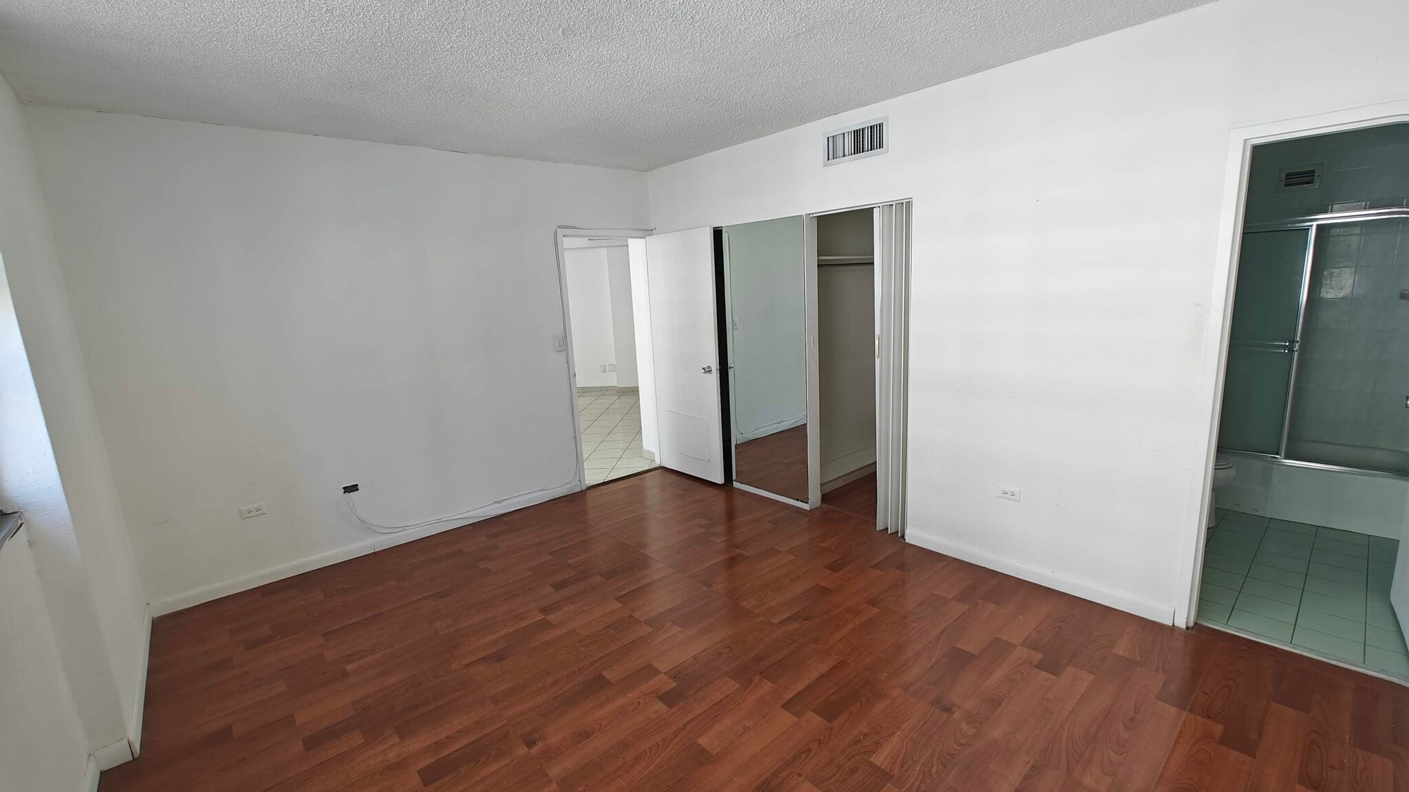 Building Photo - 999 Brickell Bay Dr