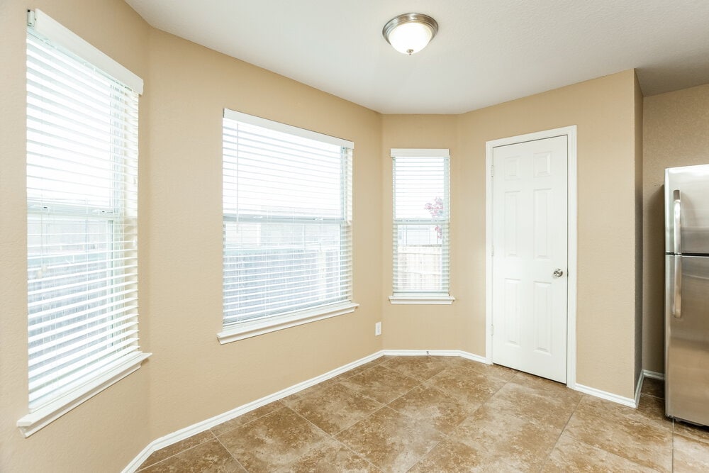 Building Photo - 135 Woodstone Loop