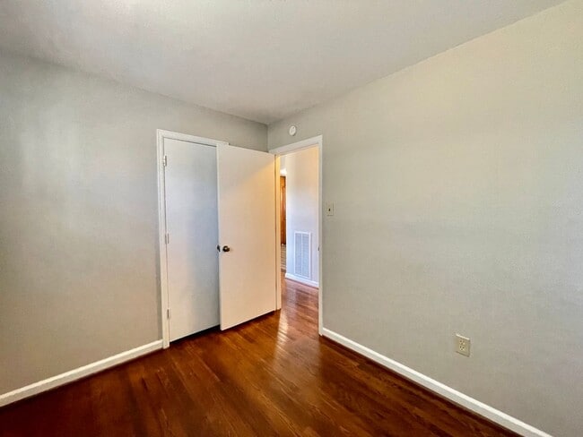 Building Photo - 10500 Chalkley Rd