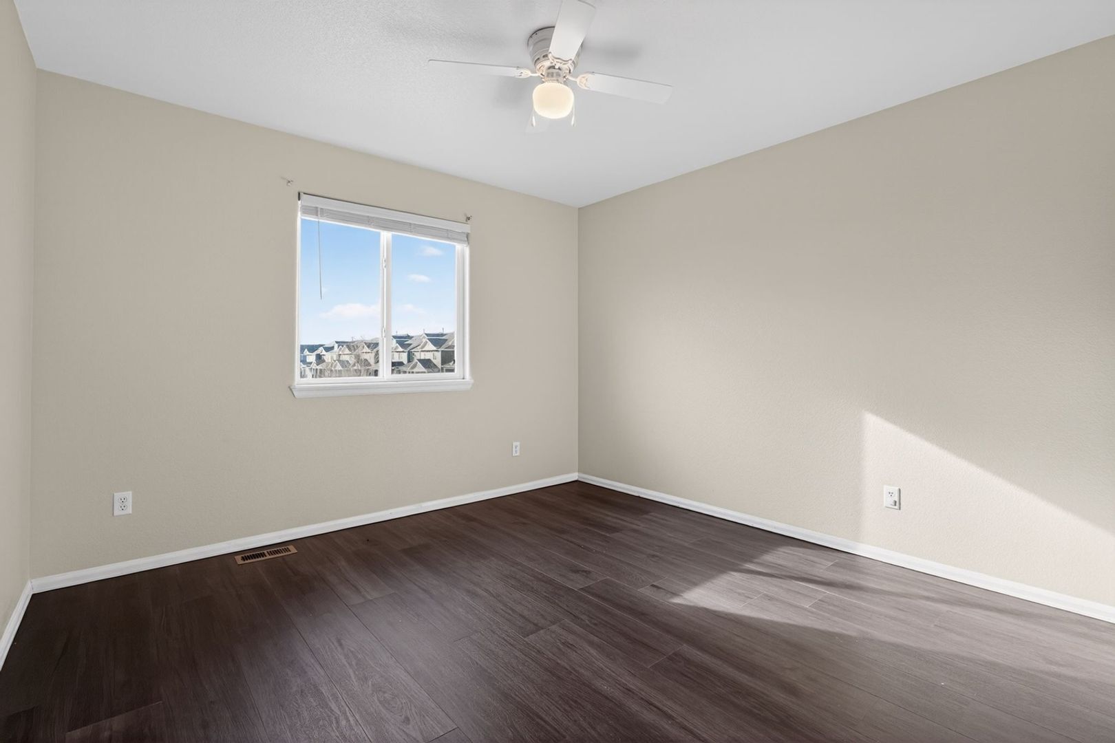 Building Photo - 10202 Silver Stirrup Dr