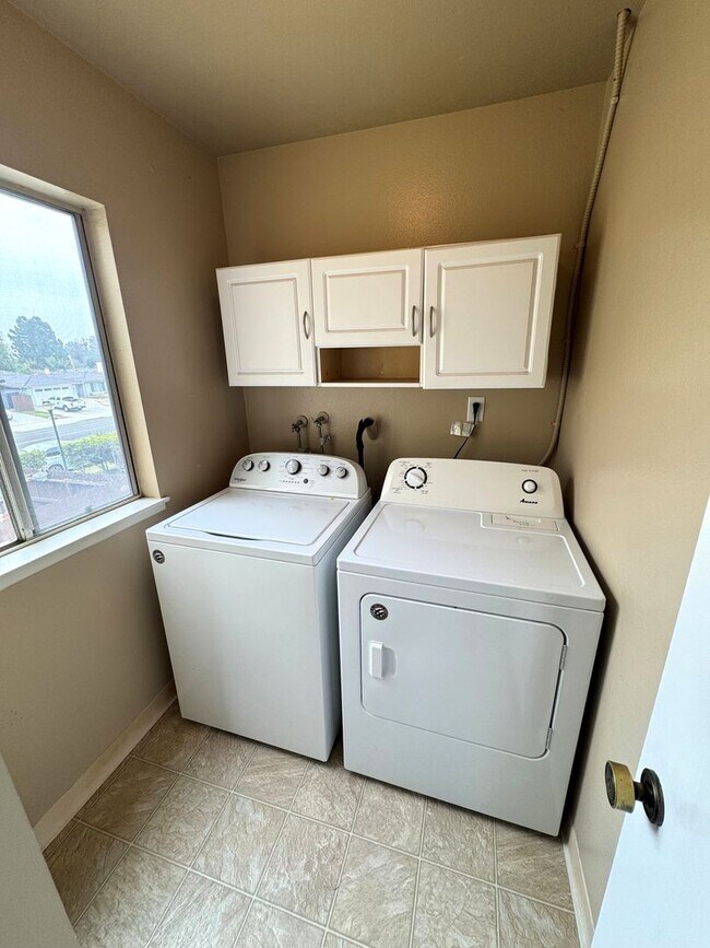 Building Photo - 7313 Unicorn Cir