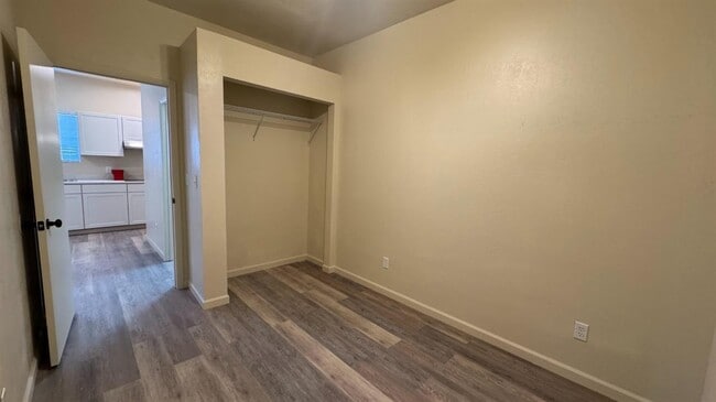 Building Photo - 493 N Alta Ave