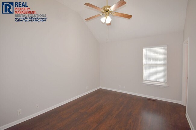 Building Photo - Great brick 3BD home near MTSU, attached 2 car garage & fenced-in back yard!