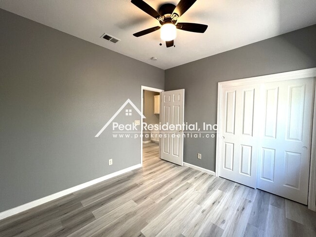 Building Photo - Spacious 4bd/2ba Elk Grove House with 3 Car Garage!