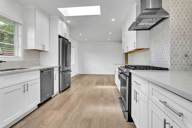 Building Photo - Gorgeous single story home in La Jolla wit...