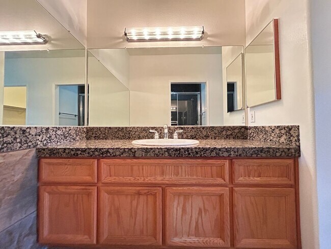 Building Photo - Beautiful 2 Bed 2 Bath Tustin Ranch Condo With Golf Course Views!