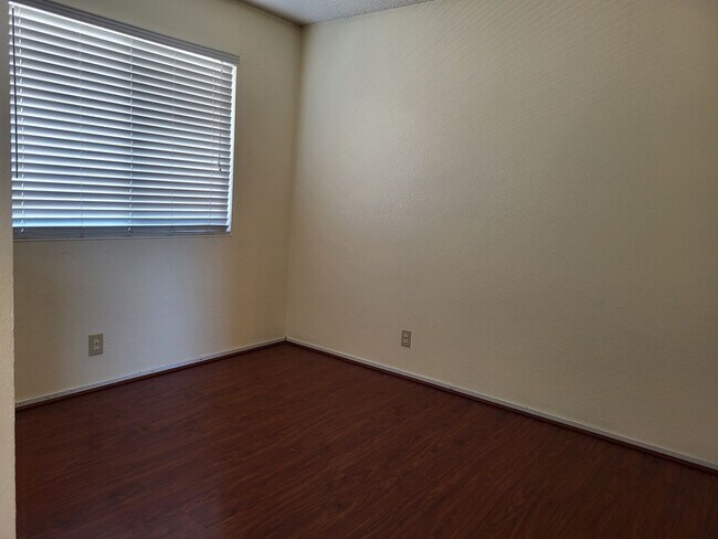 Building Photo - 125 Serpentine Dr