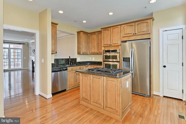 Building Photo - 478 Ferdinand Day Dr