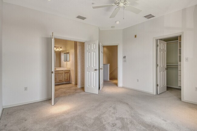 Building Photo - 3456 Parkridge Cir